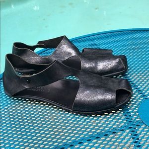 Cydwox metallic leather sandals